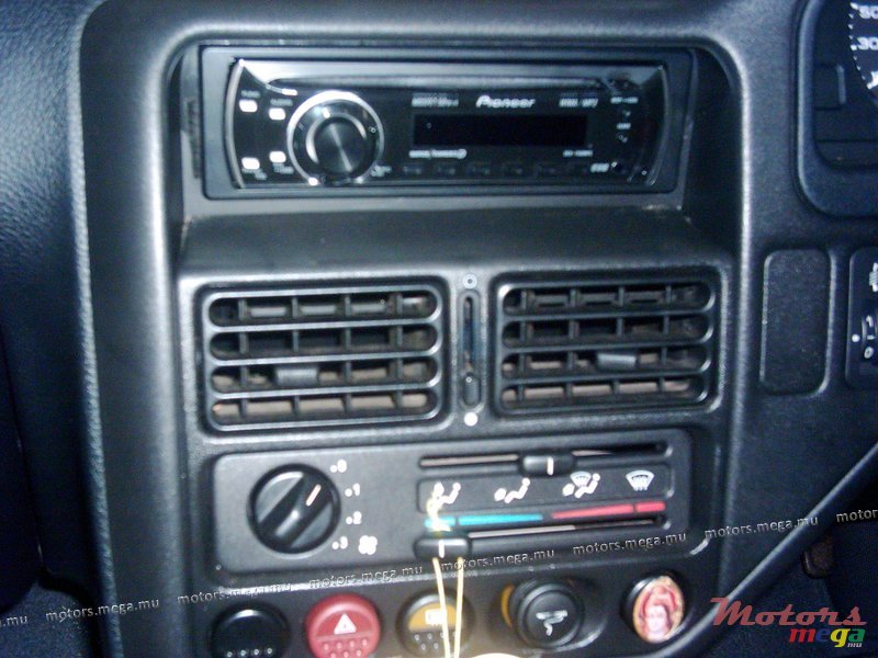 2000' Peugeot photo #3