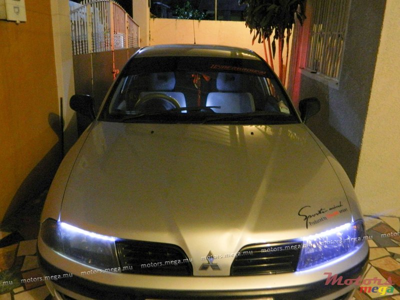 2002' Mitsubishi photo #1