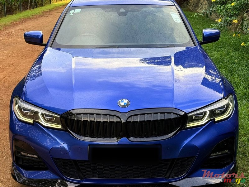 2019' BMW 330 photo #1