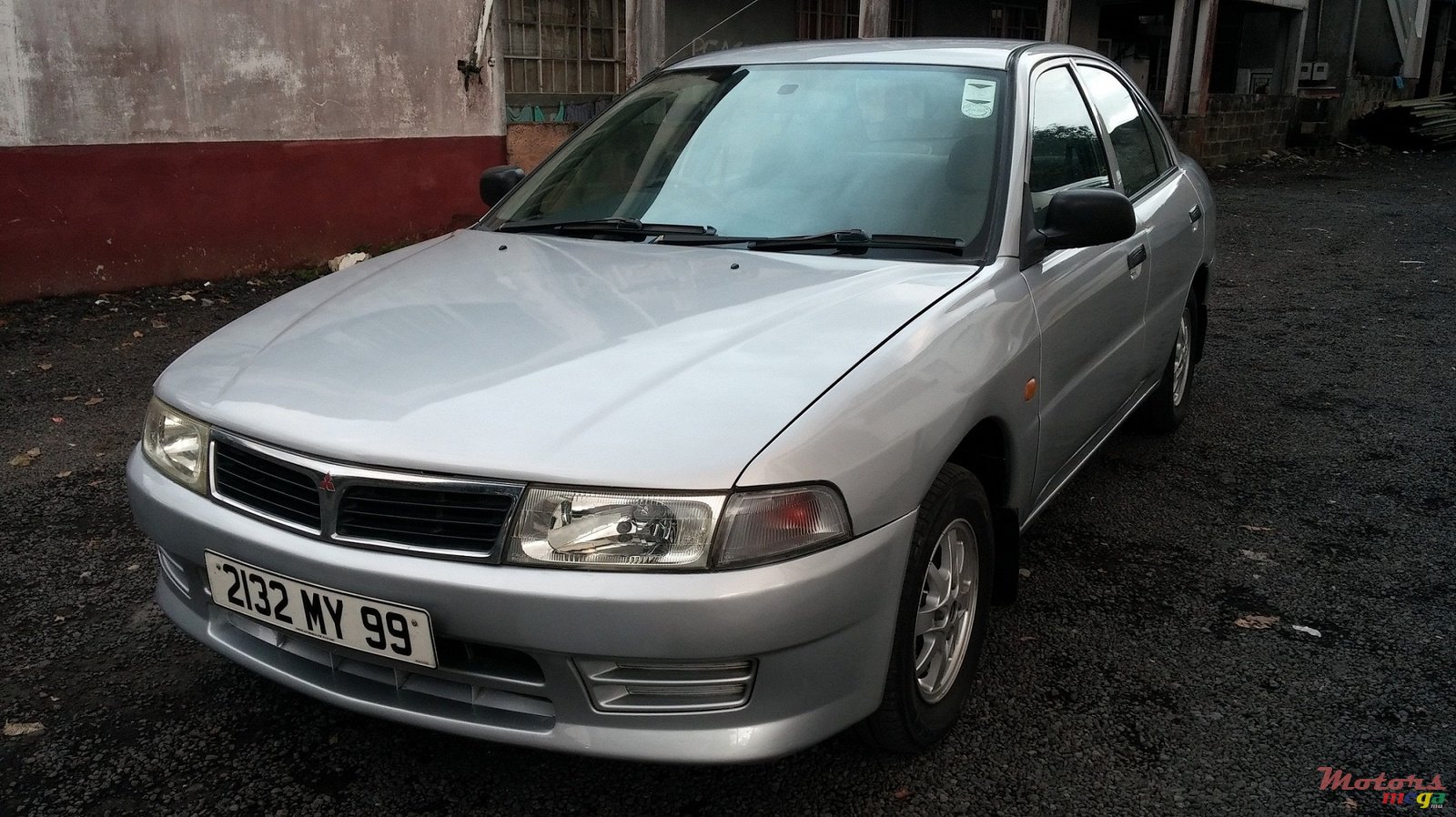 1999' Mitsubishi Lancer GL photo #1
