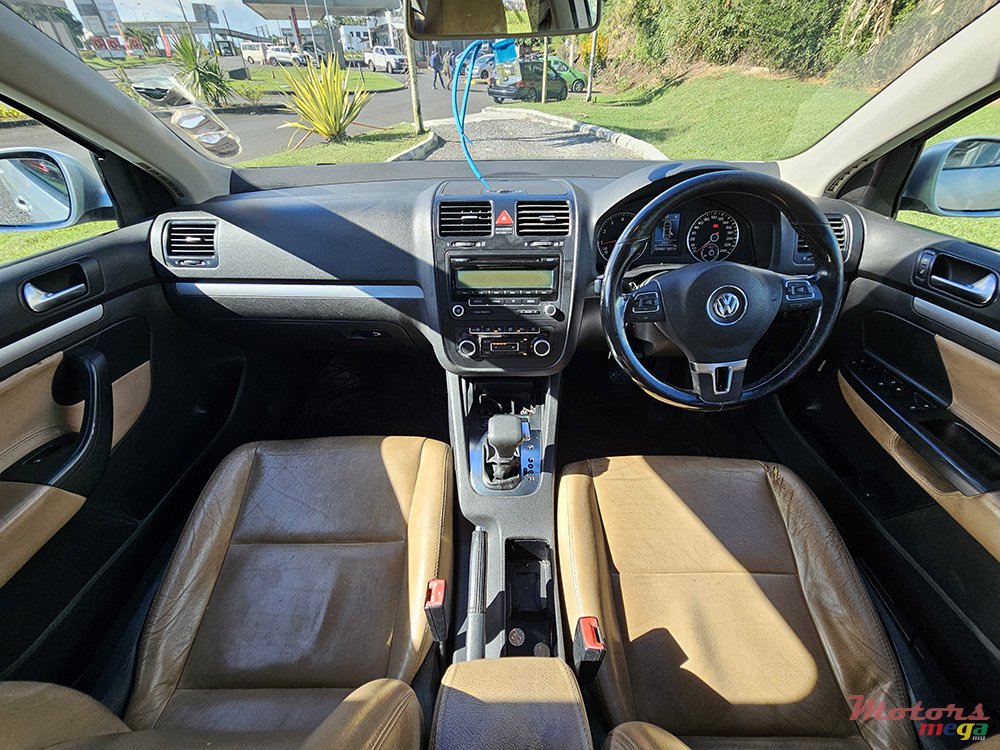 2011' Volkswagen Jetta photo #6