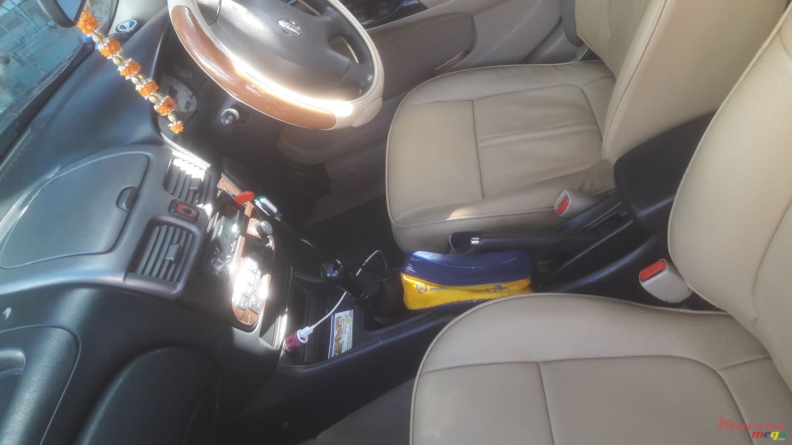 2005' Nissan Sunny photo #2