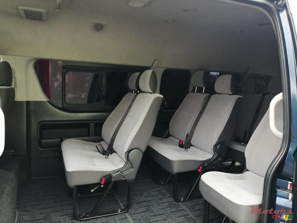 2016' Toyota HiAce photo #3