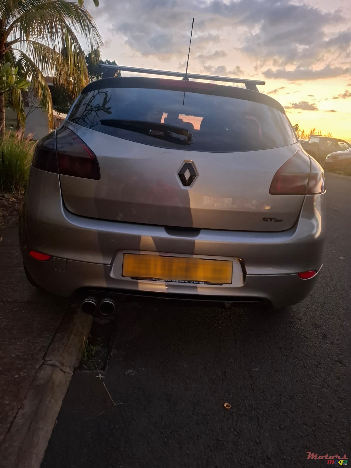 2014' Renault Megane photo #3
