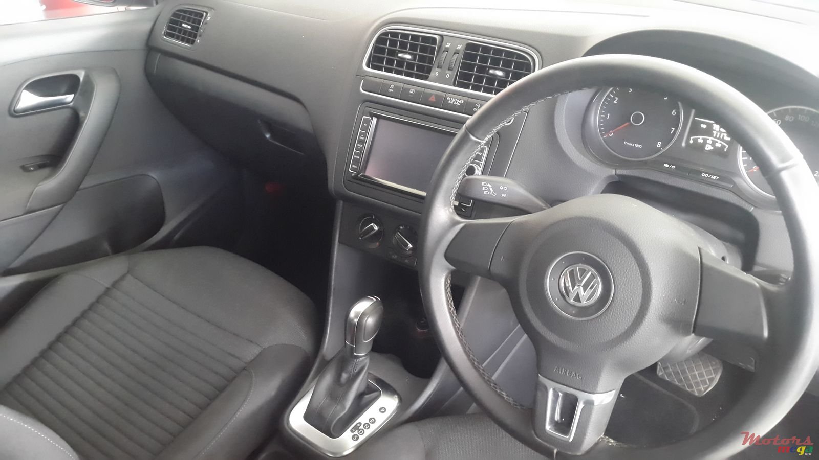 2014' Volkswagen Polo photo #4