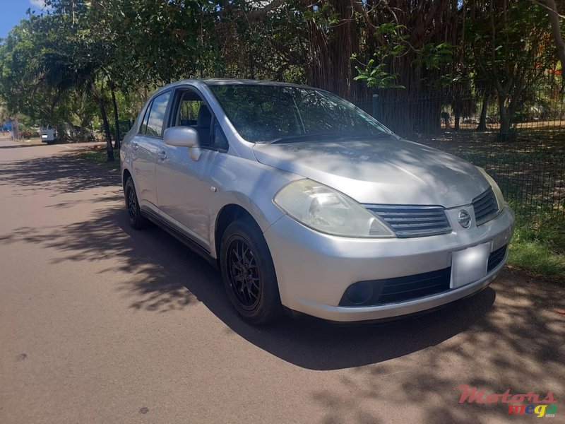 2006' Nissan Tiida photo #2