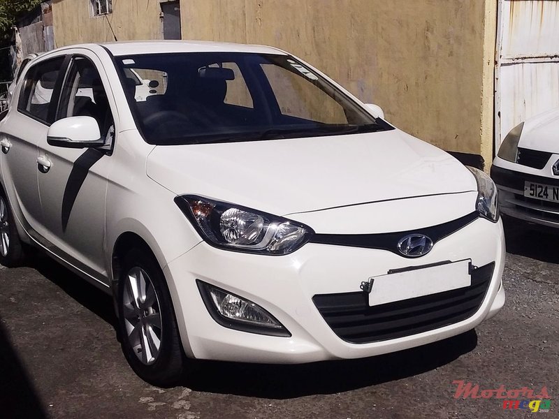 2012' Hyundai i20 photo #2