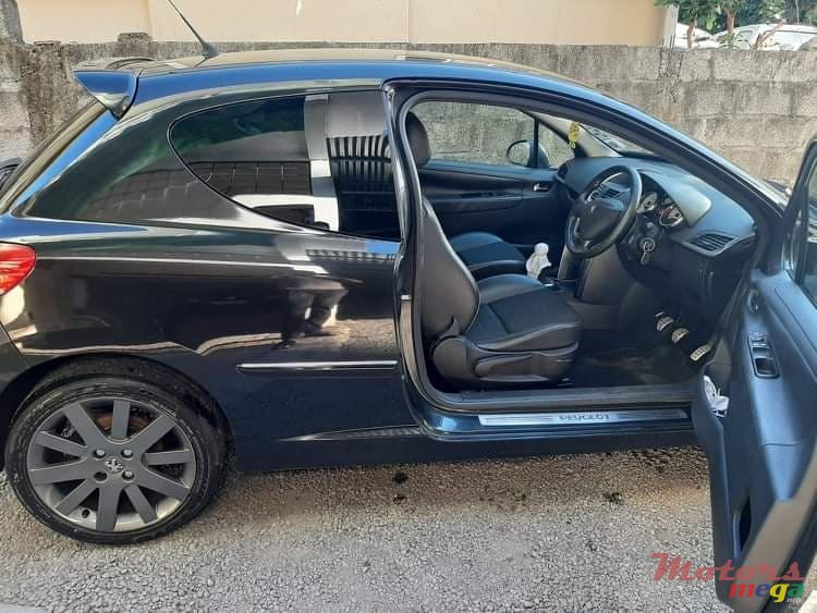 2012' Peugeot 207 GTI photo #3