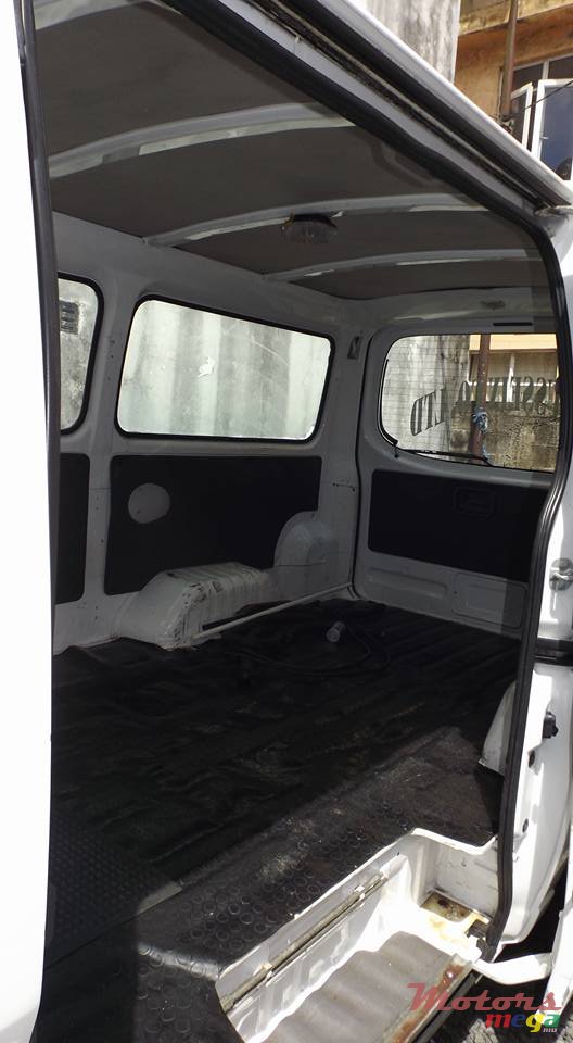 2002' Nissan Caravan photo #7