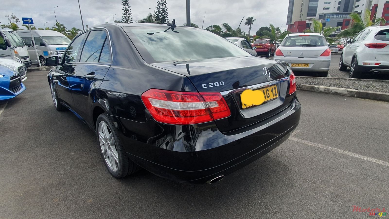 2012' Mercedes-Benz E200 photo #3