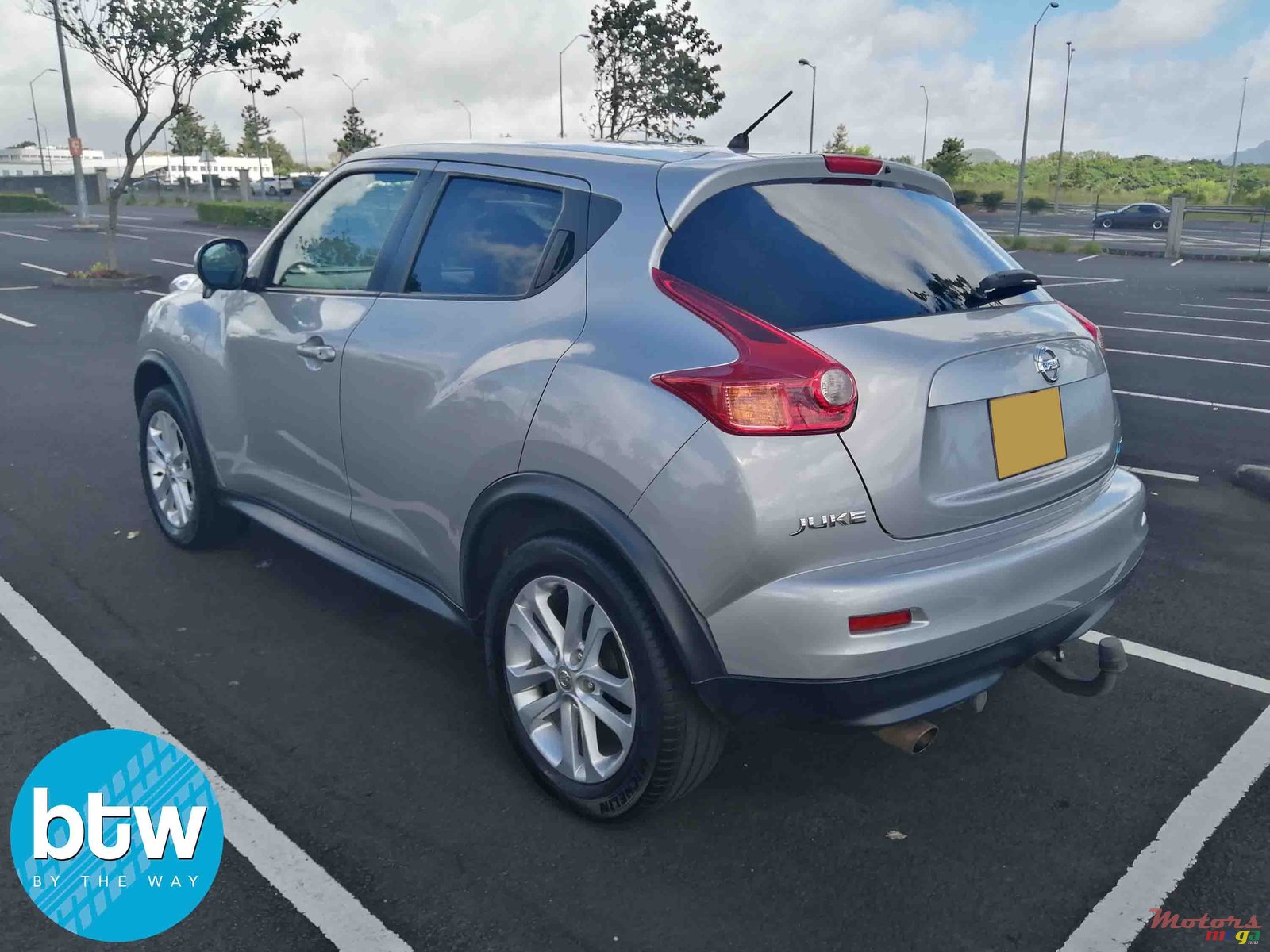 2010' Nissan Juke photo #1