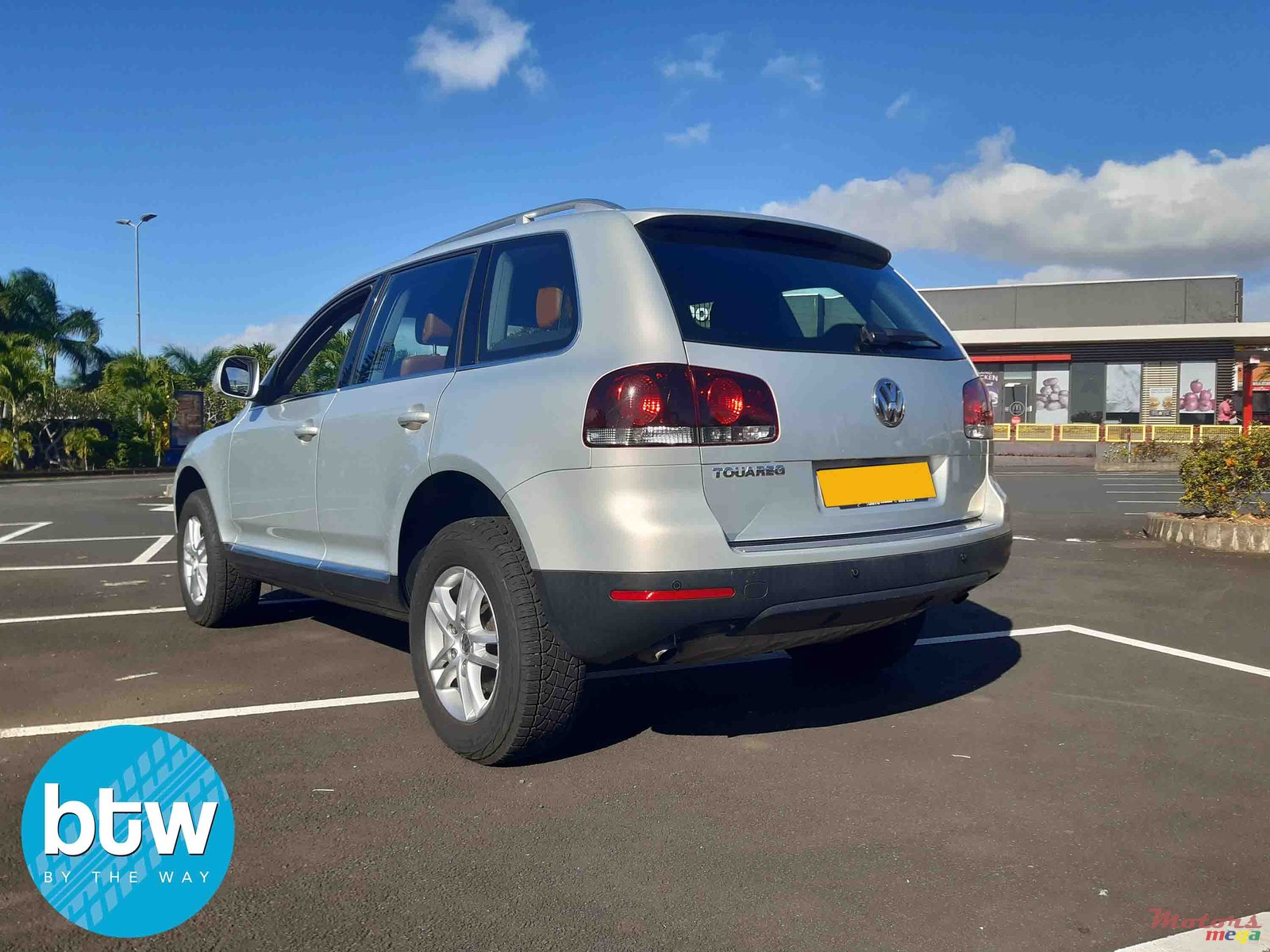 2007' Volkswagen Touareg photo #2