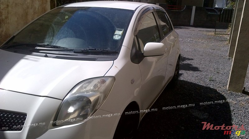 2006' Toyota Vitz  photo #1