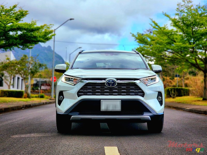 2021' Toyota RAV4 photo #2