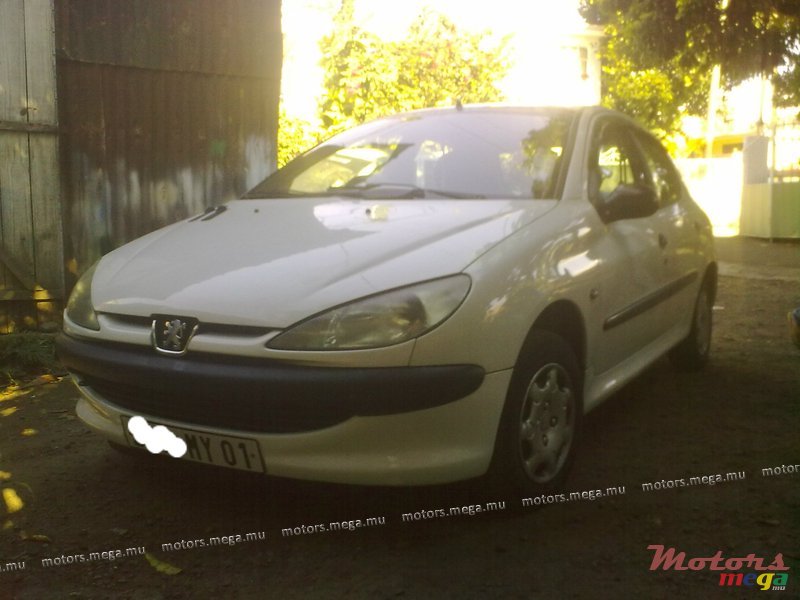 2001' Peugeot photo #2