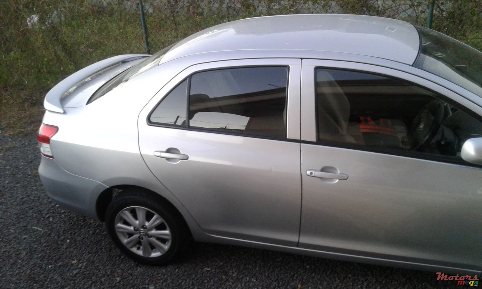 2011' Toyota Yaris photo #2