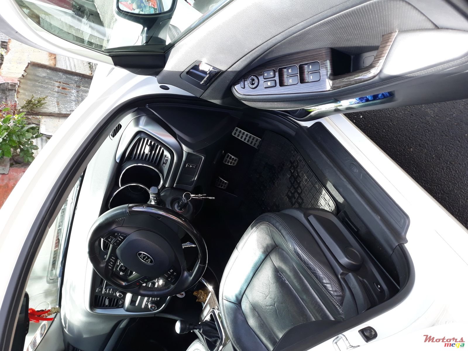 2012' Kia Optima photo #2