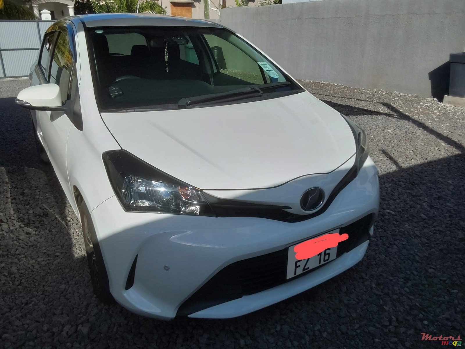 2016' Toyota Vitz photo #1