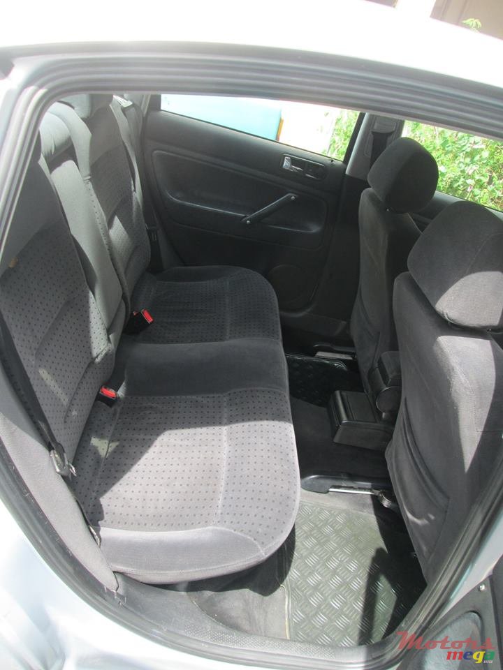 1998' Volkswagen Passat photo #7