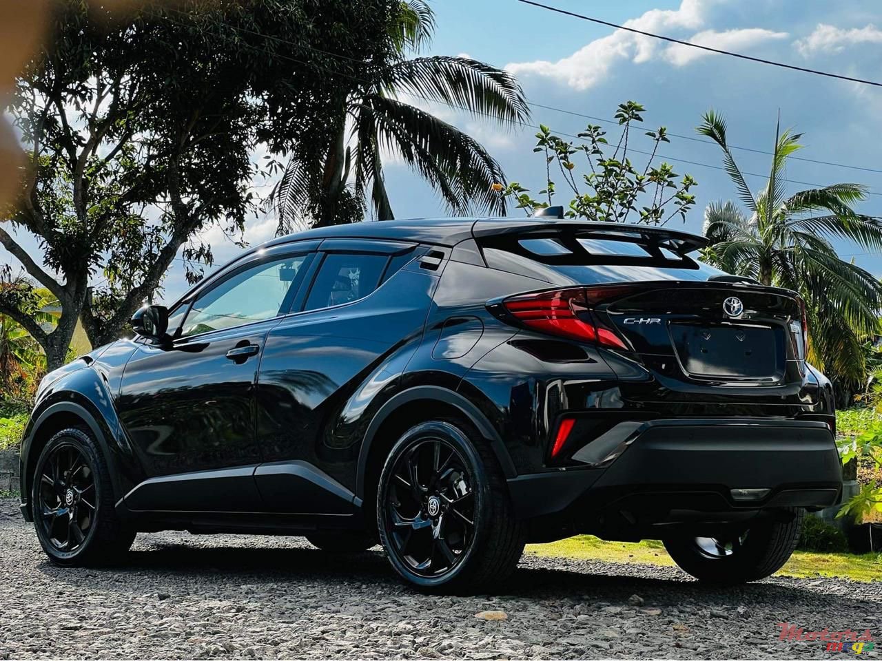 2020' Toyota C-HR photo #2