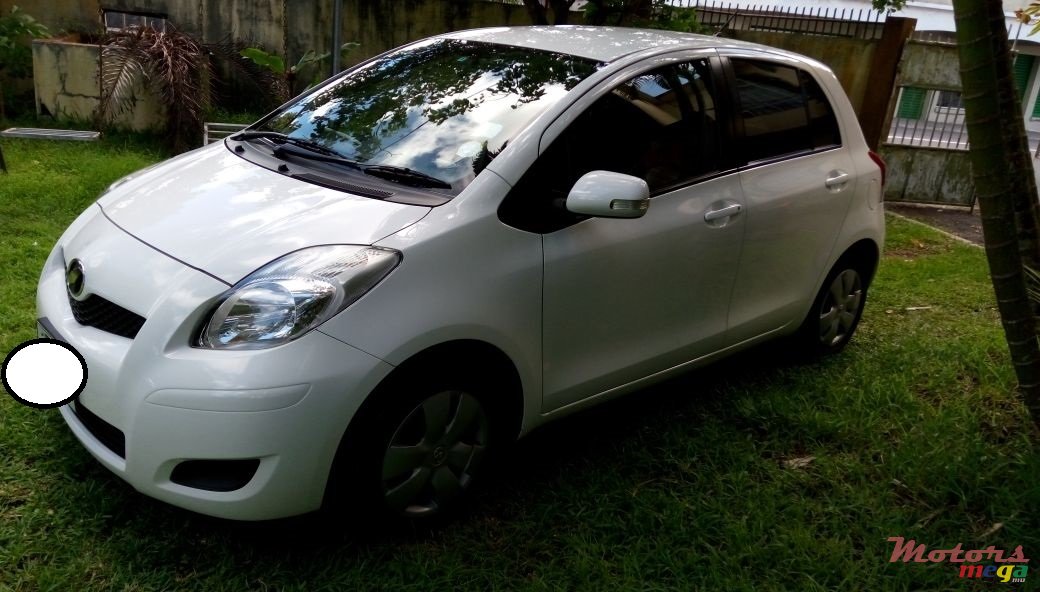 2008' Toyota Vitz photo #1