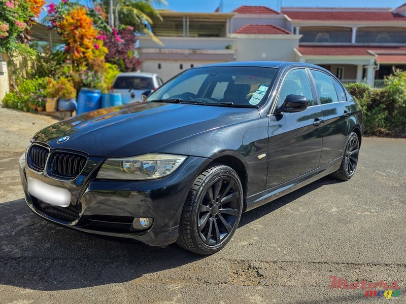 2011' BMW 320 photo #1