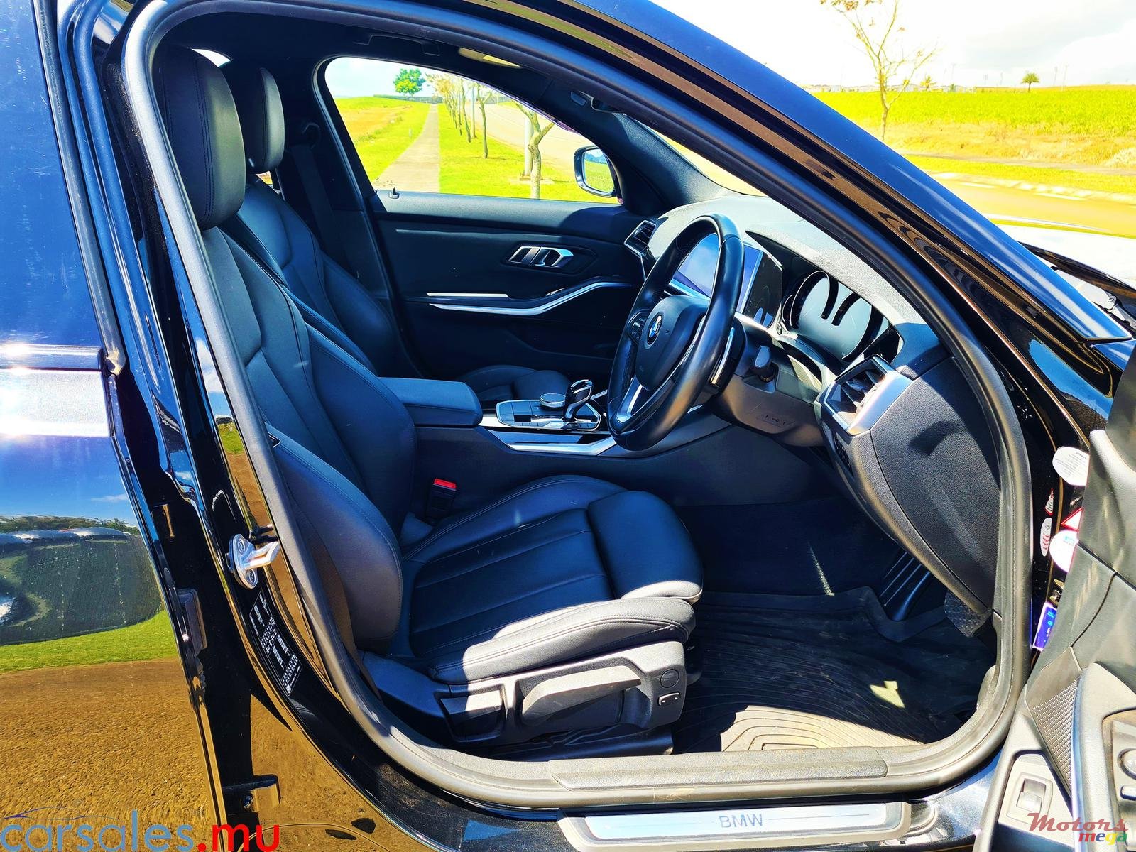 2020' BMW 330 i Sport Line photo #5