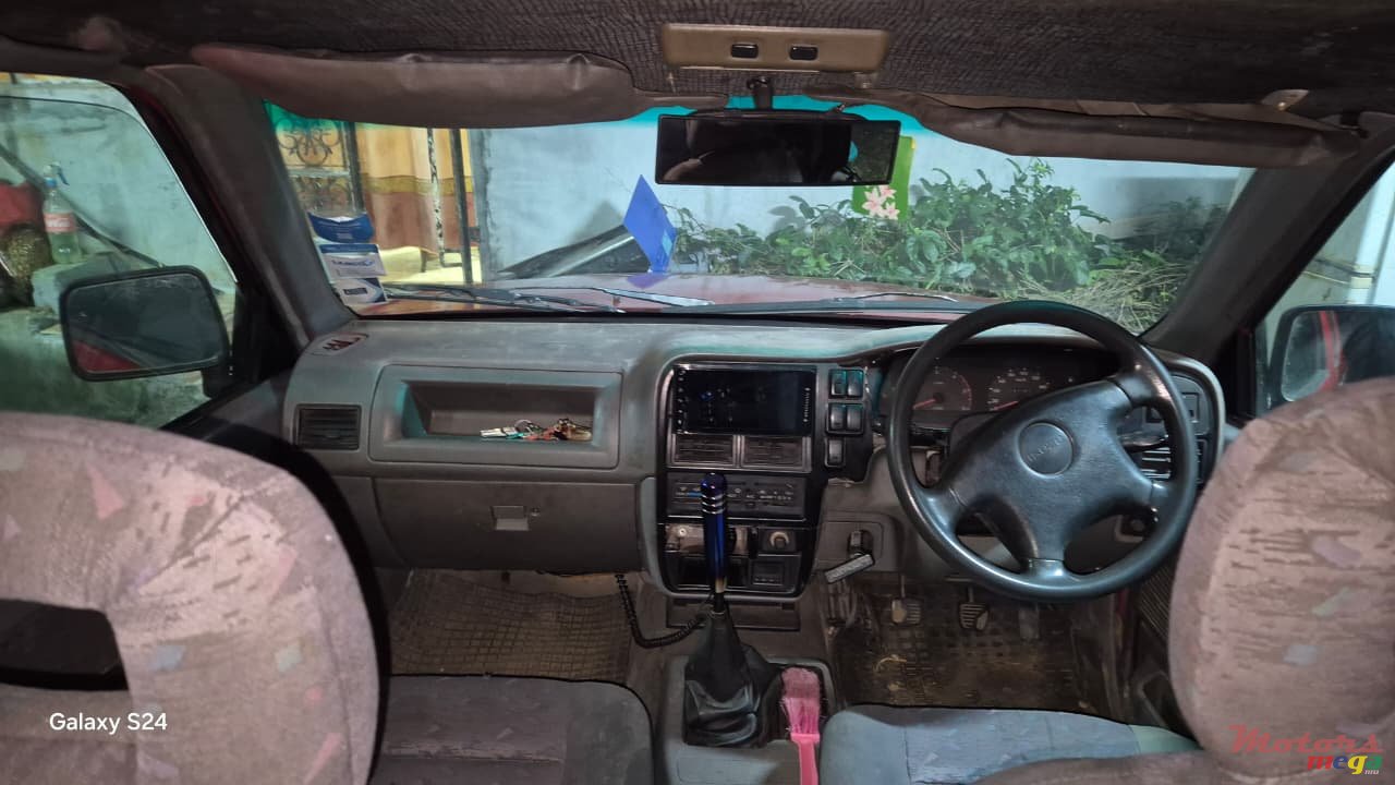 2016' Nissan photo #4