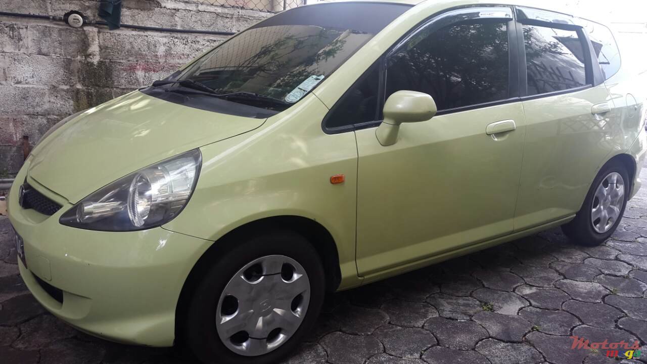 2004' Honda Fit photo #2