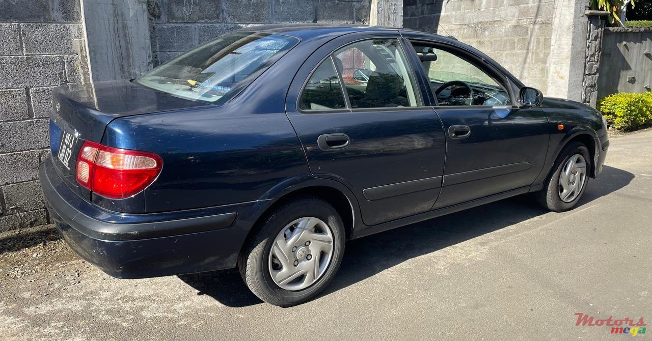 2002' Nissan photo #3