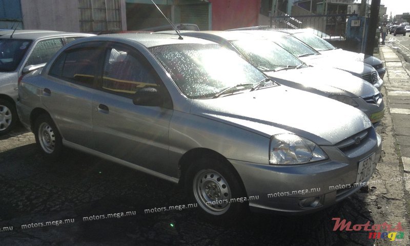 2005' Kia Rio photo #2