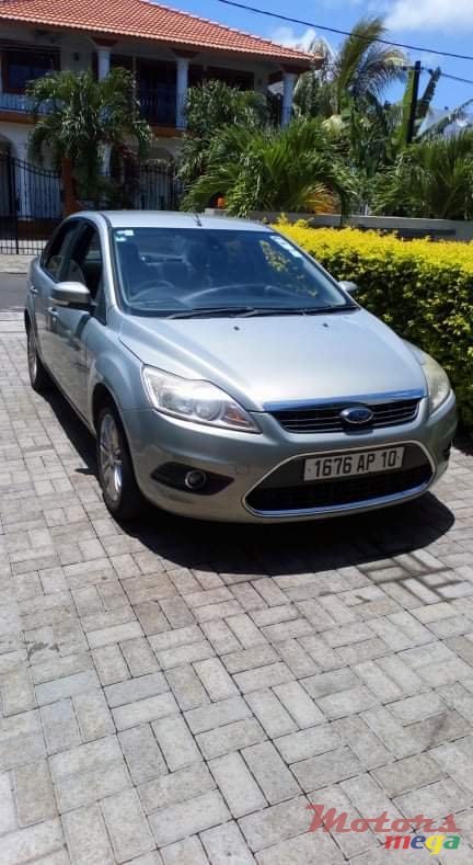 2010' Ford Focus photo #3