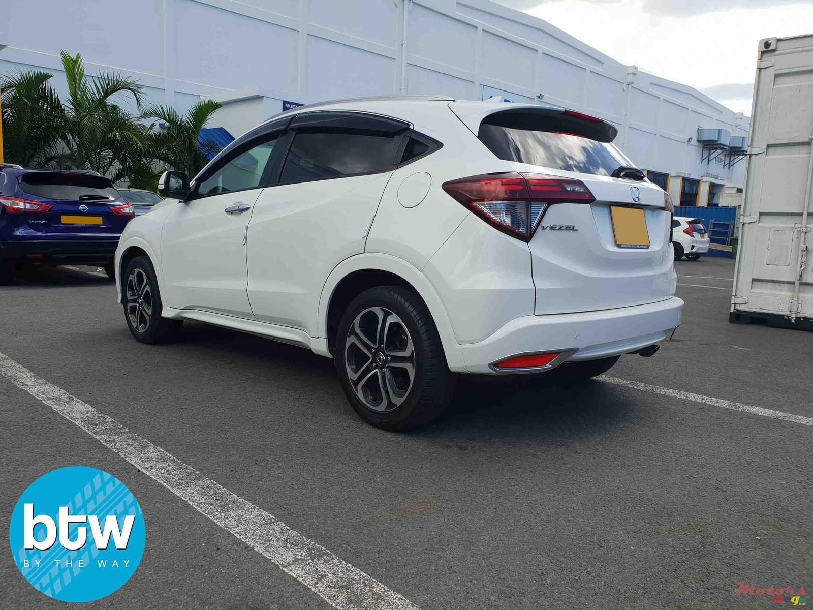 2014' Honda Vezel Hybrid photo #2