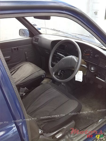 1995' Toyota Hilux photo #2