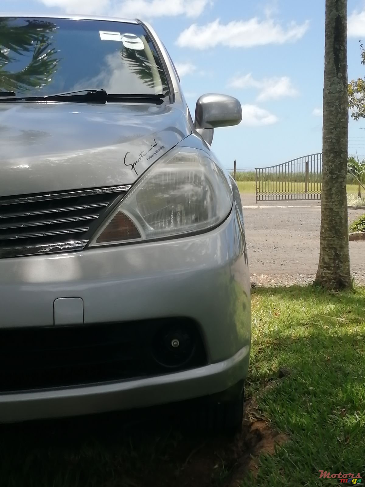 2005' Nissan Tiida Tinted windows. photo #2