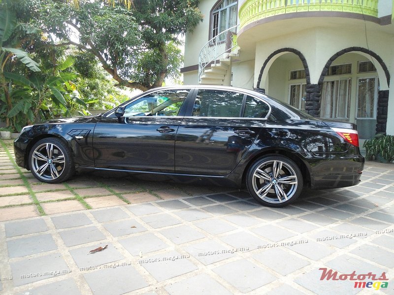 2008' BMW 520i photo #2