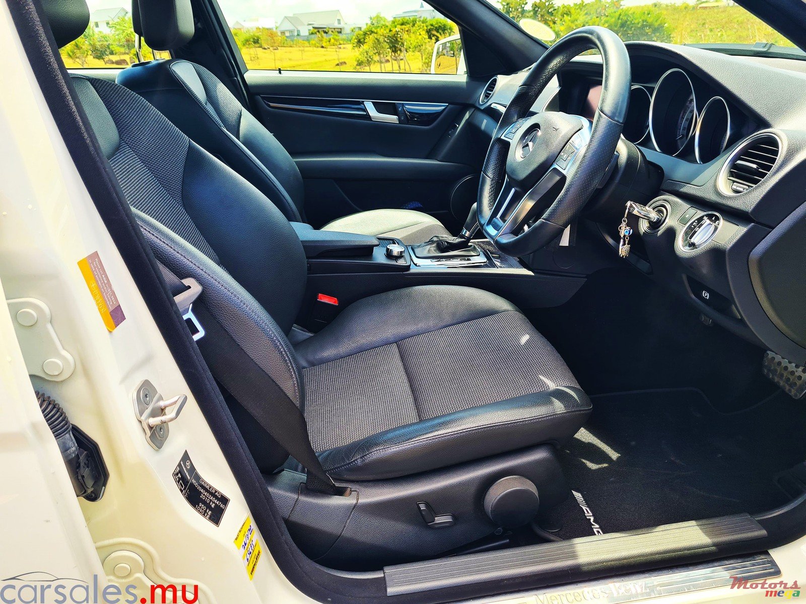 2011' Mercedes-Benz C-Class C180 Kompressor AMG photo #4