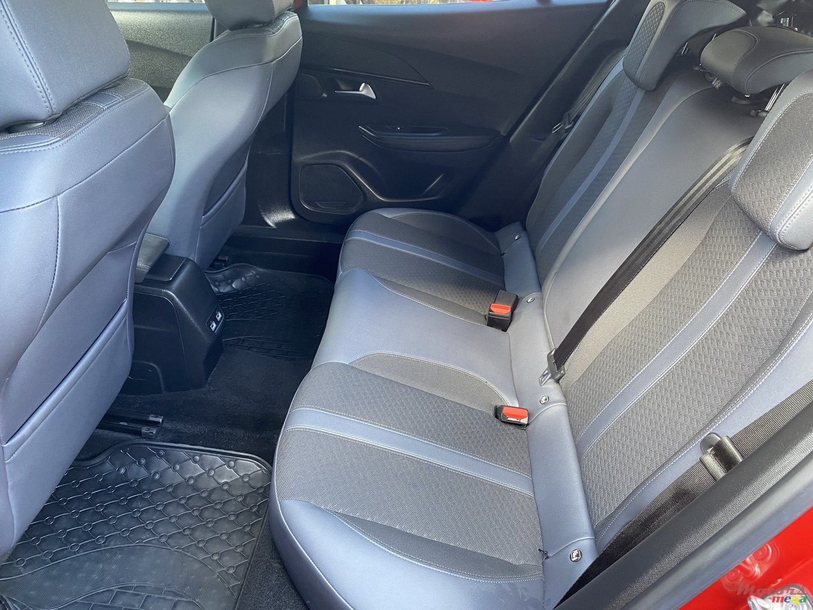 2021' Peugeot 2008 Allure photo #7