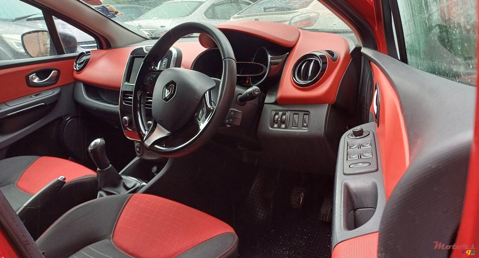 2015' Renault Clio photo #5