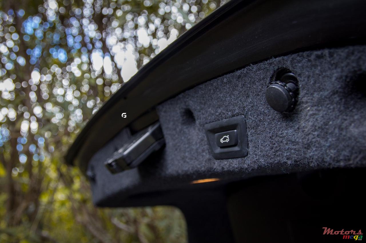 2017' BMW 5 Series photo #7