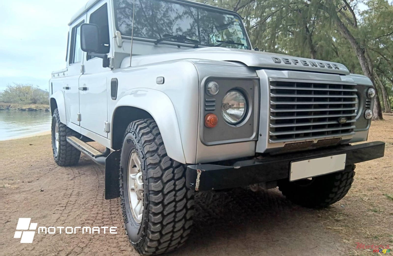 2015' Land Rover Defender 110 photo #1