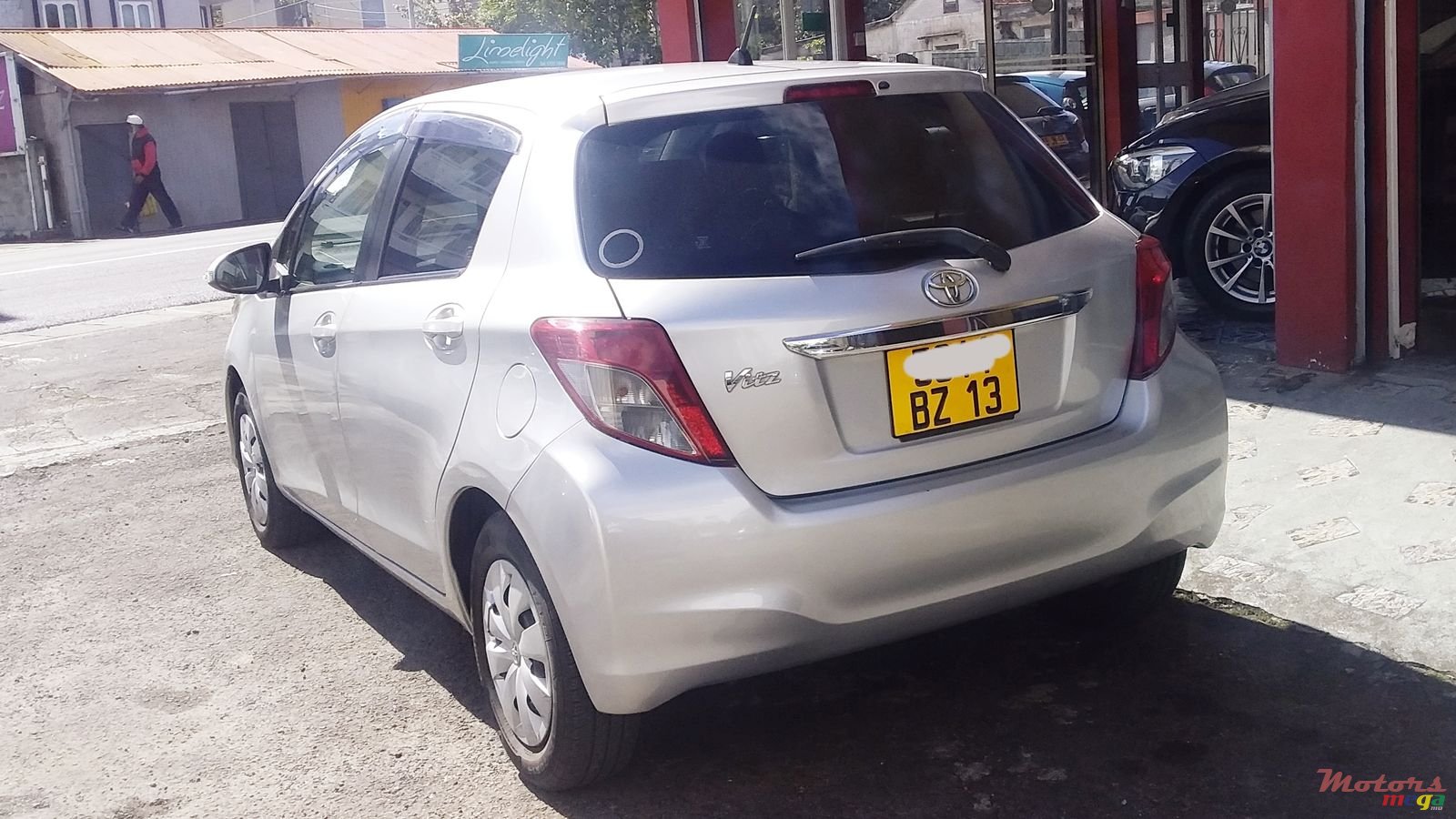 2013' Toyota Vitz photo #5