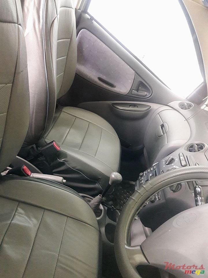 2000' Toyota Vitz photo #3