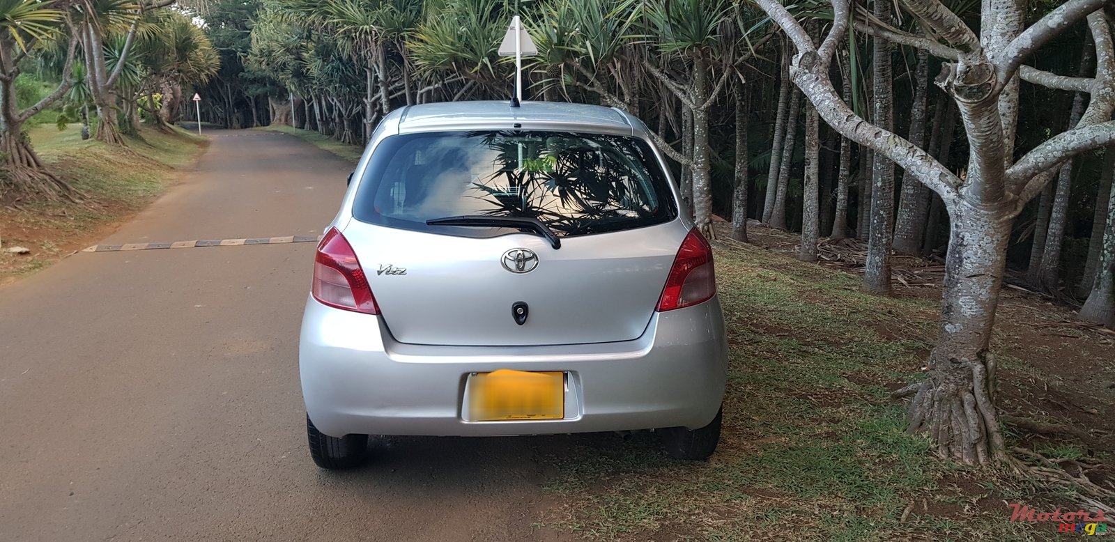 2007' Toyota Vitz photo #3