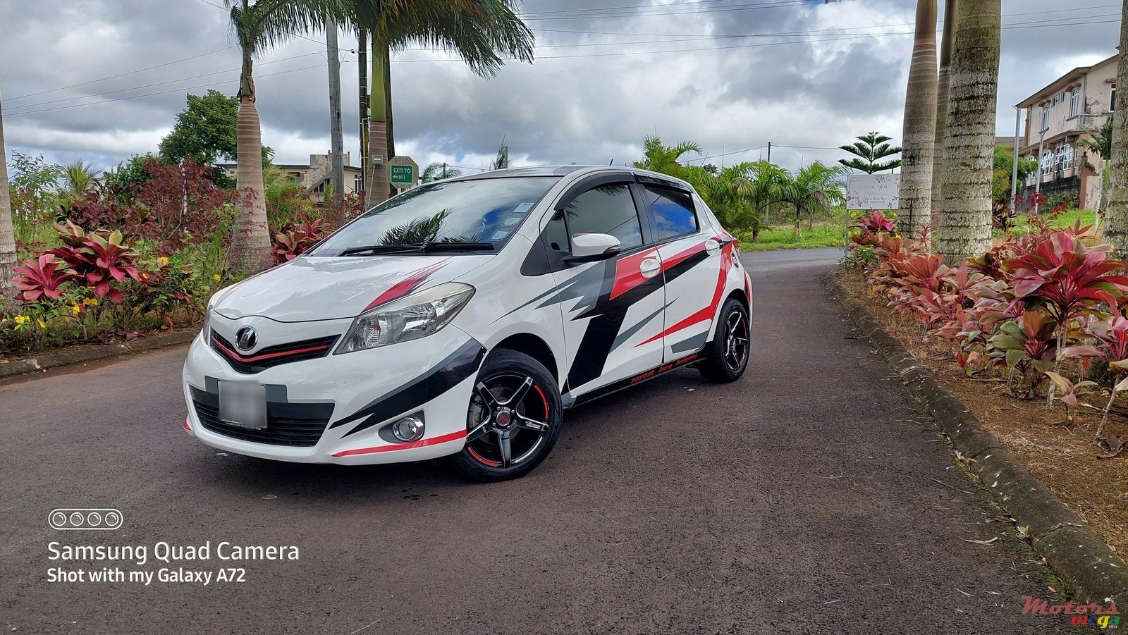 2013' Toyota Vitz photo #1