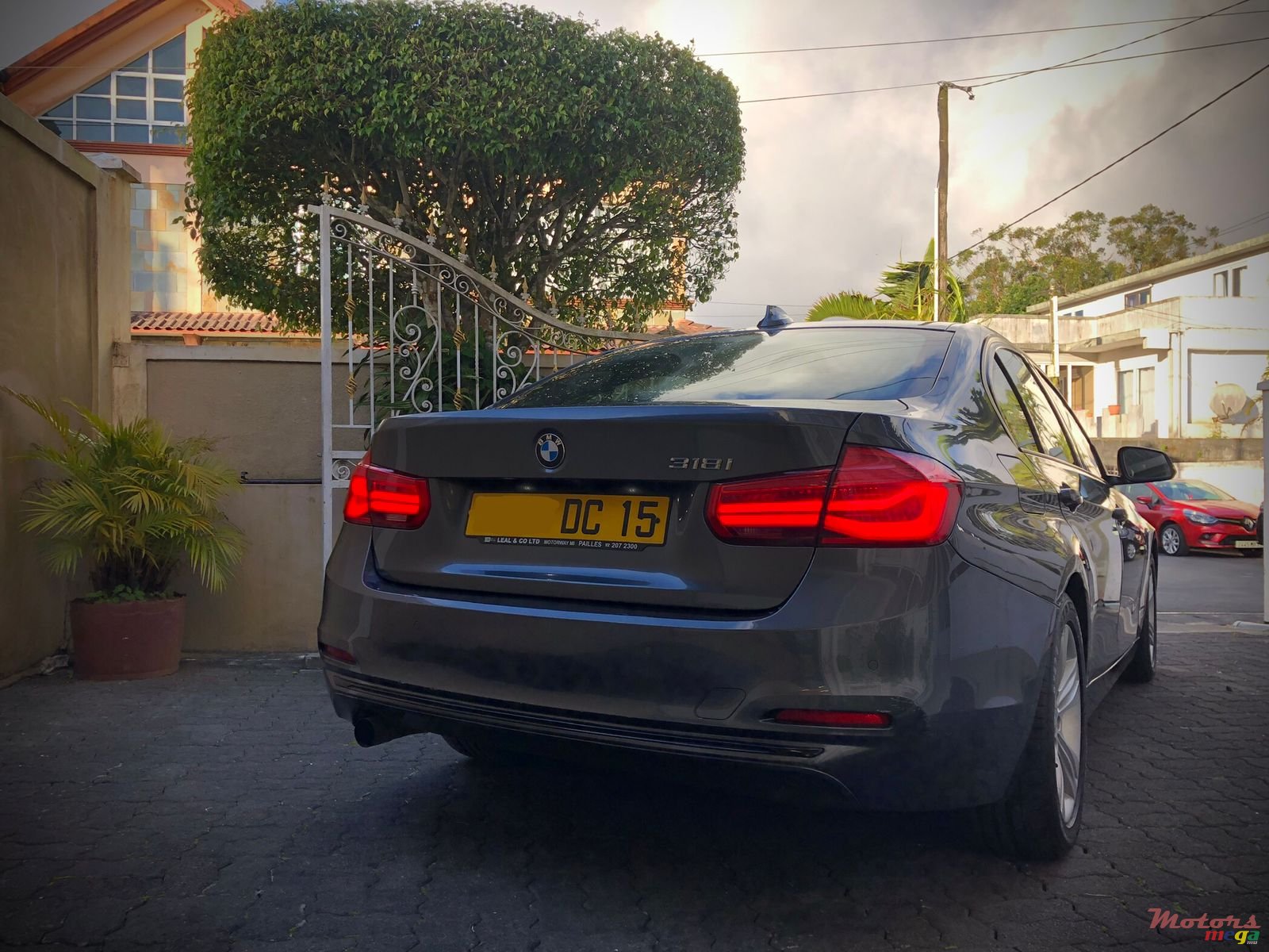 2015' BMW 318 318i photo #2