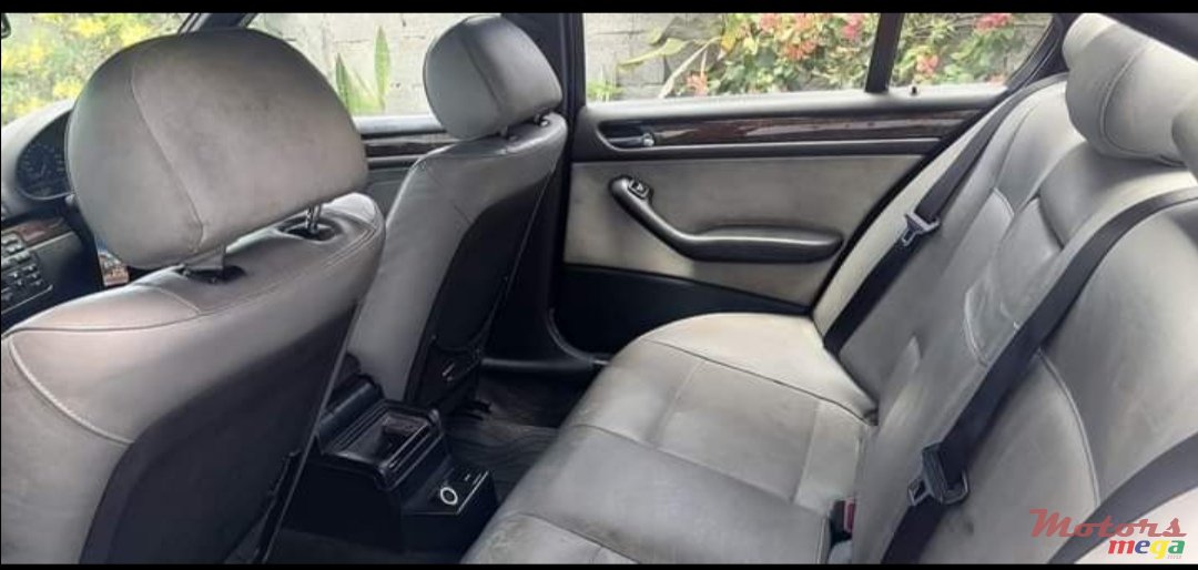 2004' BMW 3 Series Sedan photo #4