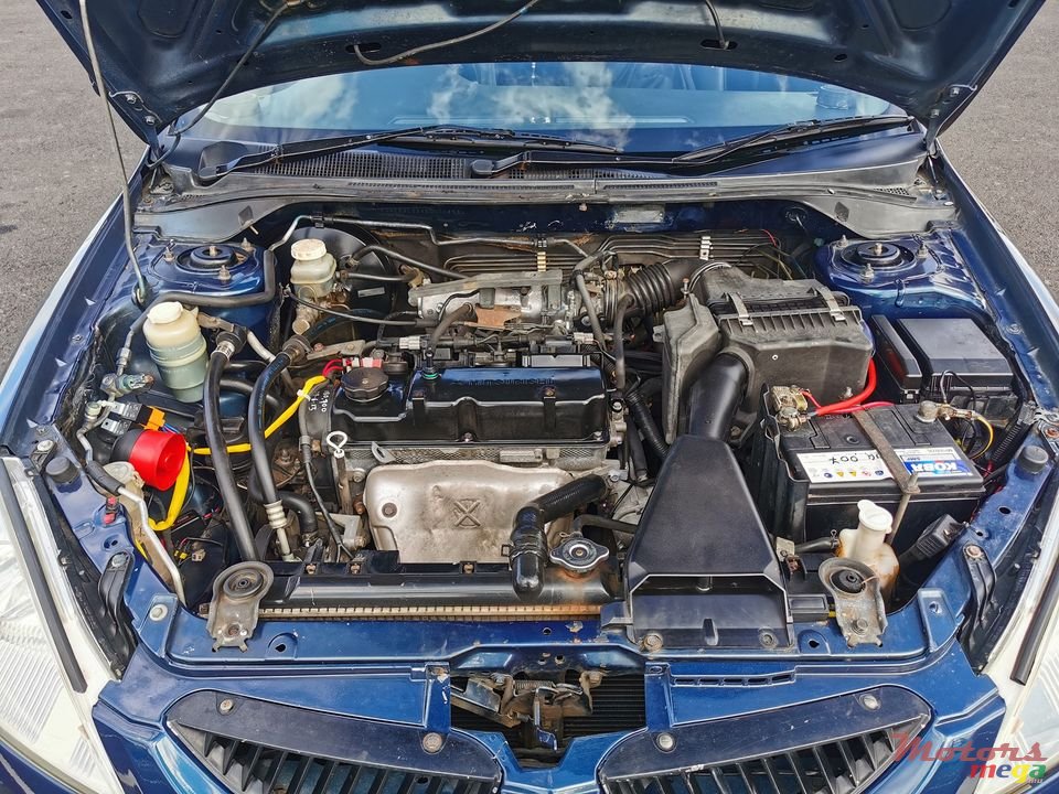 2004' Mitsubishi Lancer GLX photo #7