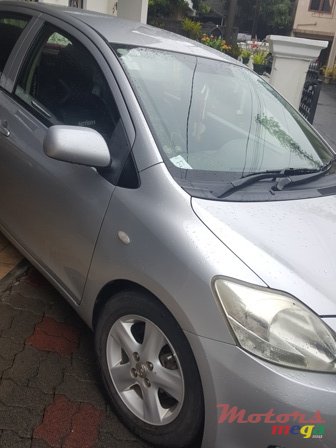 2008' Toyota Yaris photo #3