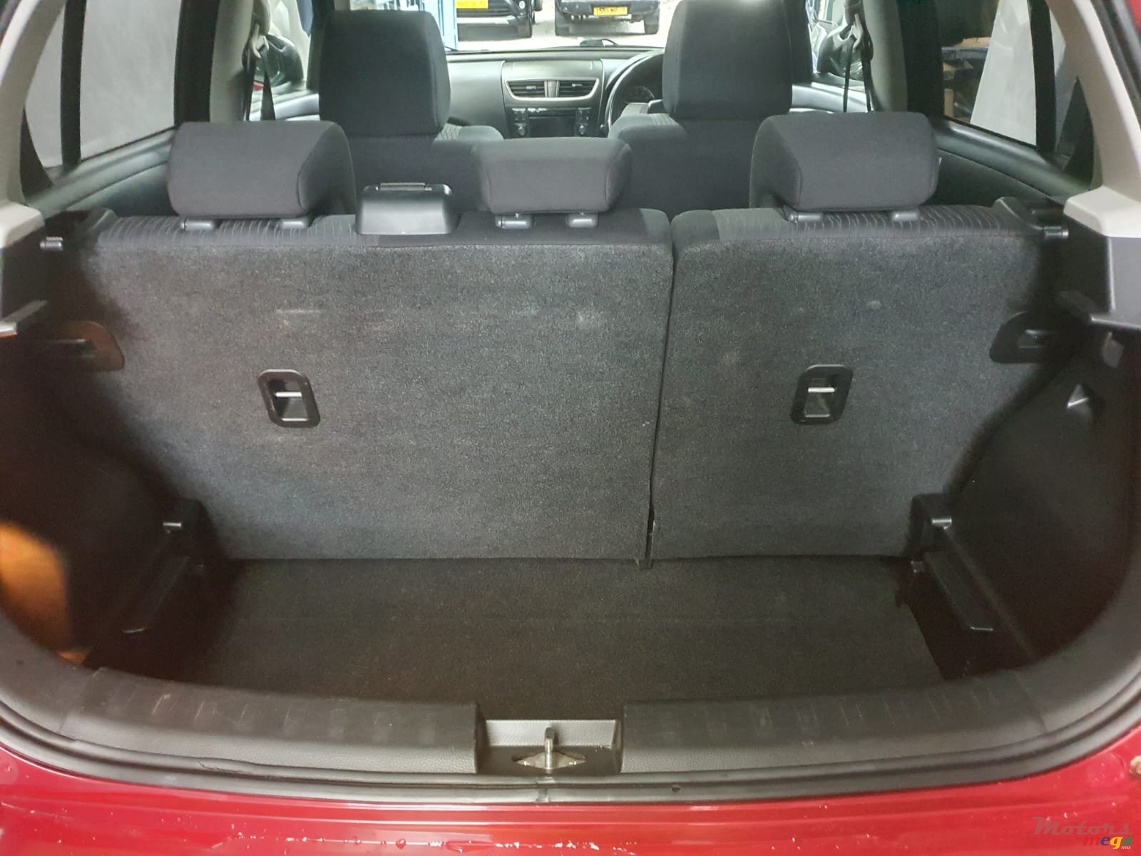 2013' Suzuki Swift photo #3